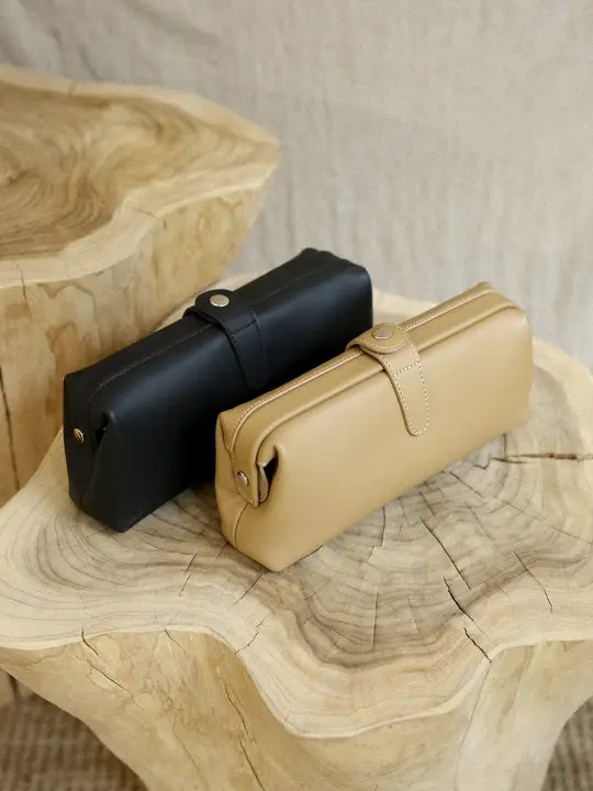 手作りソフトレザー化粧ポーチ【本革・収納便利・ハンドバッグ・携帯用洗面用具入れ】