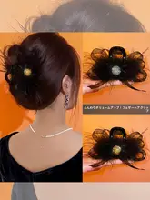 ブラックリボンとフェザーデザインのヘアクリップ【上品なスタイル・シュリンプクリップ】