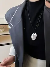 トレンドの小さな櫛デザインのチタン製ペンダントネックレス【ロングタイプ・鎖骨チェーン・アクセサリー】