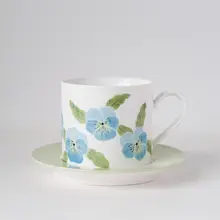 三色堇デザインのマグカップ＆ソーサーセット【景徳鎮製・手描き陶器・ギフトに最適】