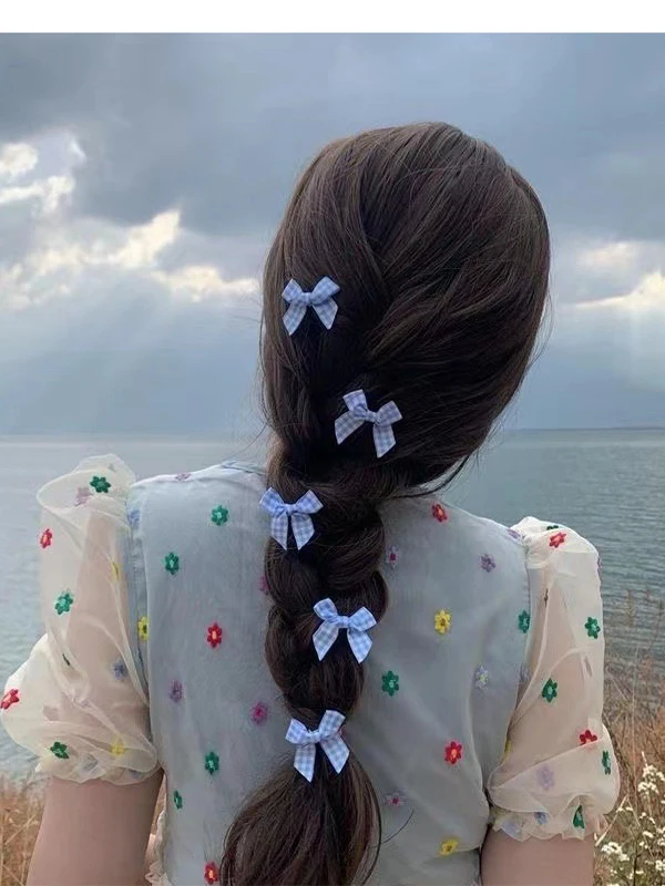 かぎ針で編むリボン小物：カラフルなチェック柄ヘアクリップの実用性とデザイン特性