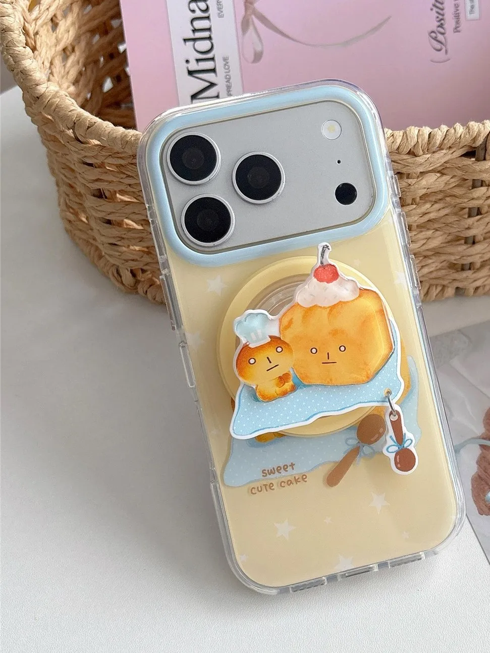 スマホ用マグネットスタンド：iPhone対応のインスタ風デザインでスマートフォンを安定的に固定