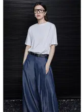 白色のコットンTシャツ【レディース・クルーネック・ゆったり・夏用・快適】