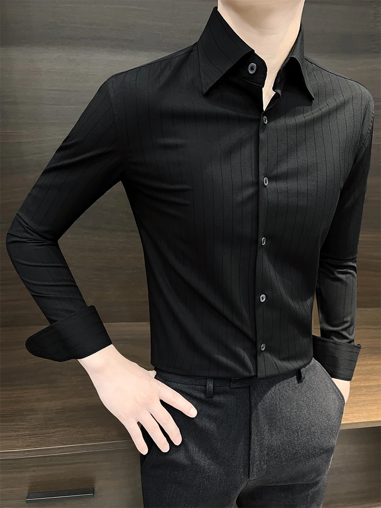 セミフォーマル 大学生 男 どんな服装がおすすめ？ストライプシャツで解決するリアルなスタイル