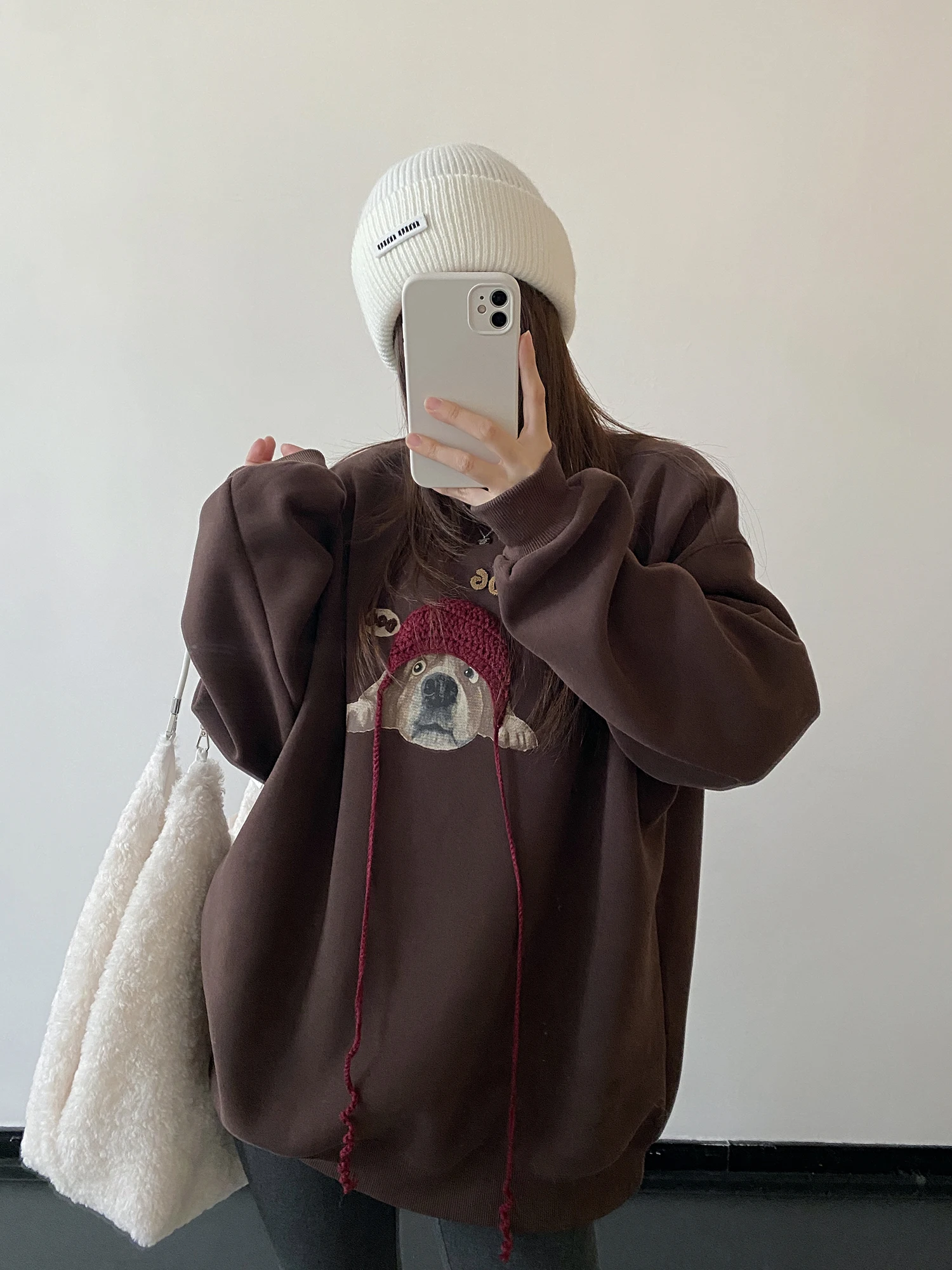 可愛い犬プリントの刺繍入りスウェット：デザイン性と着用シーンを考慮した選定ガイド