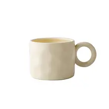 クラインブルーの陶器製コーヒーマグカップ【手作り・モダンデザイン】