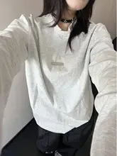 立体構造デザインのラウンドネック長袖Tシャツ【女性用・ゆったりフィット・レトロ感あふれるスタイル】