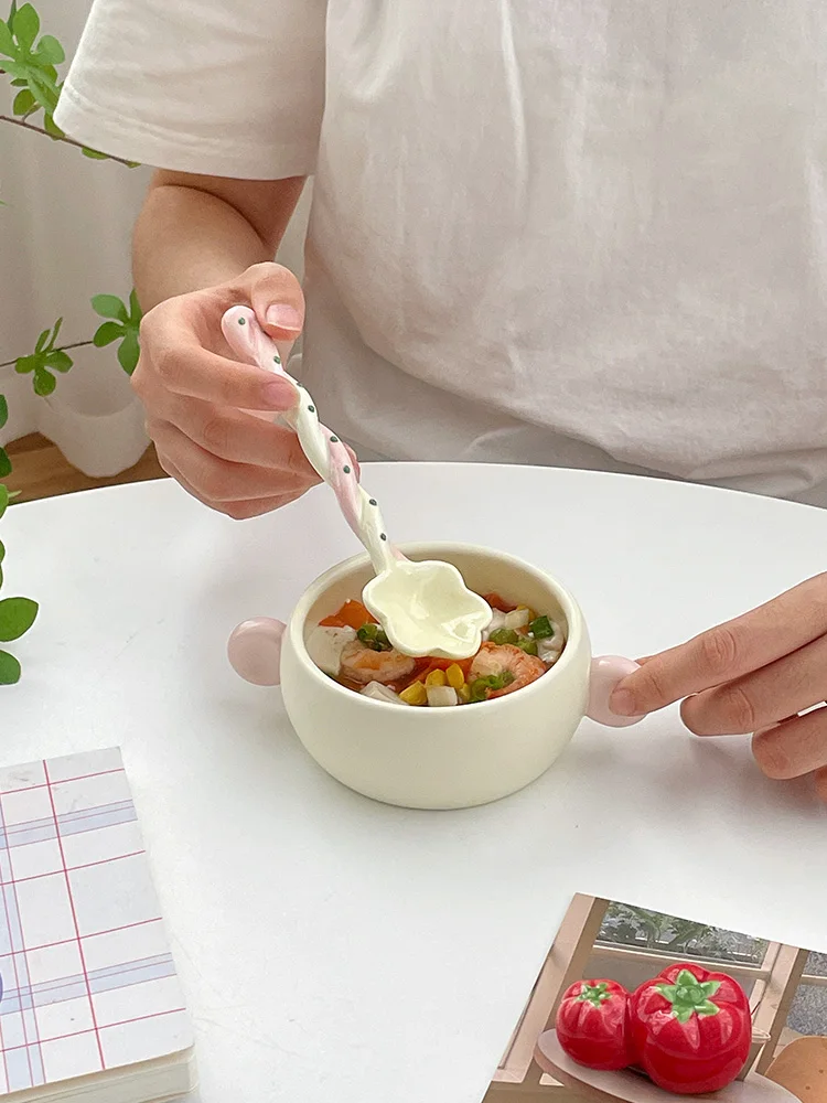 少女心をくすぐる花柄陶器スプーン：おしゃれな洋食器のインテリアデザイン実用性解析