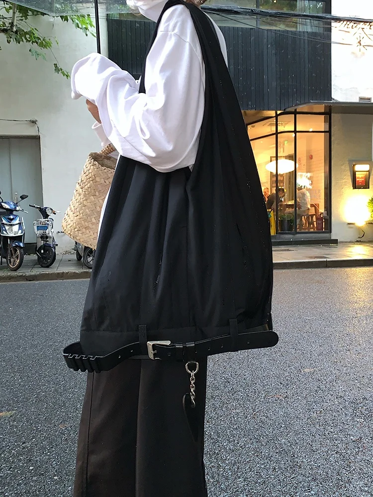 ブラックバックパック：シンプルで洗練されたデザインが日常に溶け込む