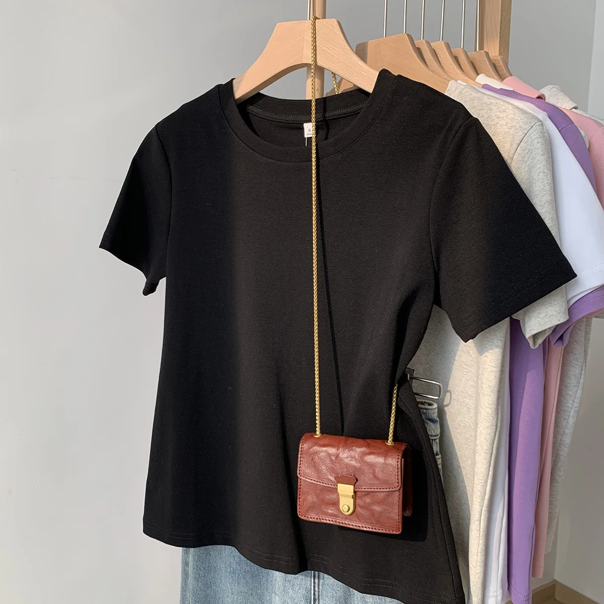 夏のTシャツで悩むなら、美シルエットの半袖Tシャツは本当に選ばれる理由は？