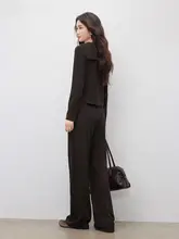上品で魅力的な冬用アウターとパンツのコーディネート（セットアップ対応）