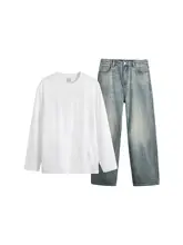 長袖Tシャツと水洗いデニムパンツの通勤スタイル（セットアップ対応）