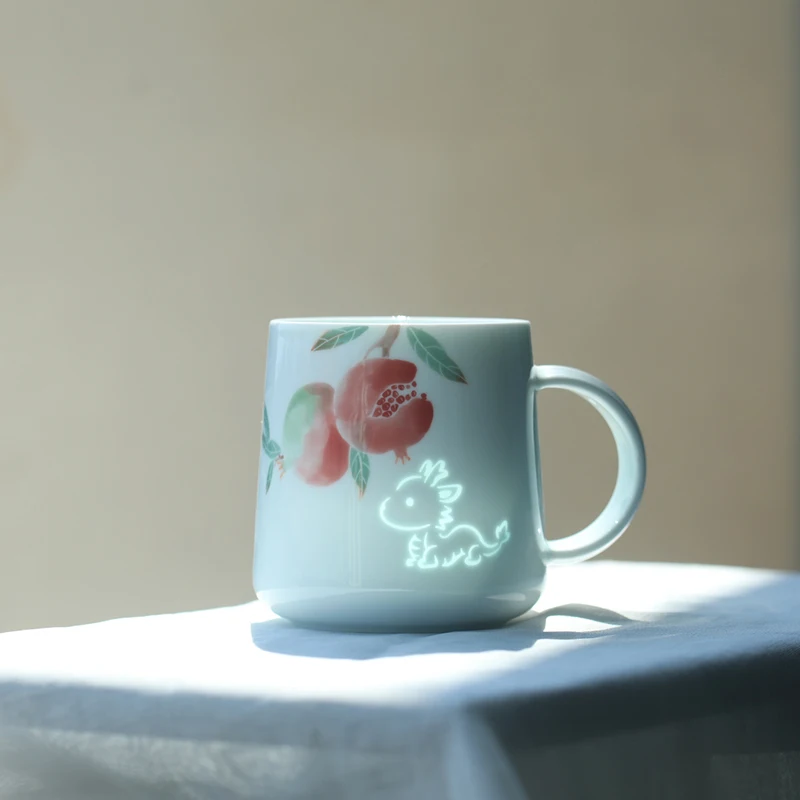 手描き陶器製の干支ドラゴンカップ：限定記念品としてのデザインと価格の実態