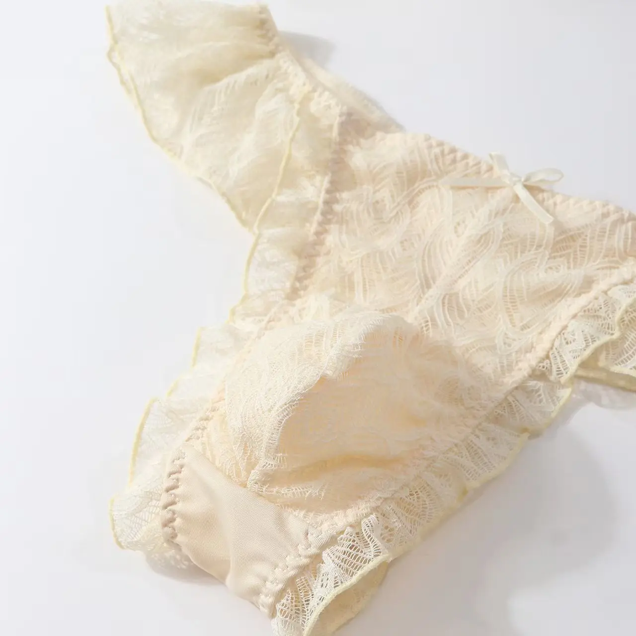 男性用レースTバックパンツ：魅惑のレースエッジと包みポケット付きの機能性を徹底解説