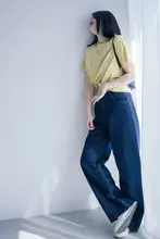 シンプルなオーバーサイズ白Tシャツ【短袖・ユニセックス・カジュアルスタイル】