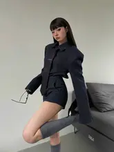 洗練されたデザイン！高級感あるスーツジャケットとショートパンツ（セットアップ対応）