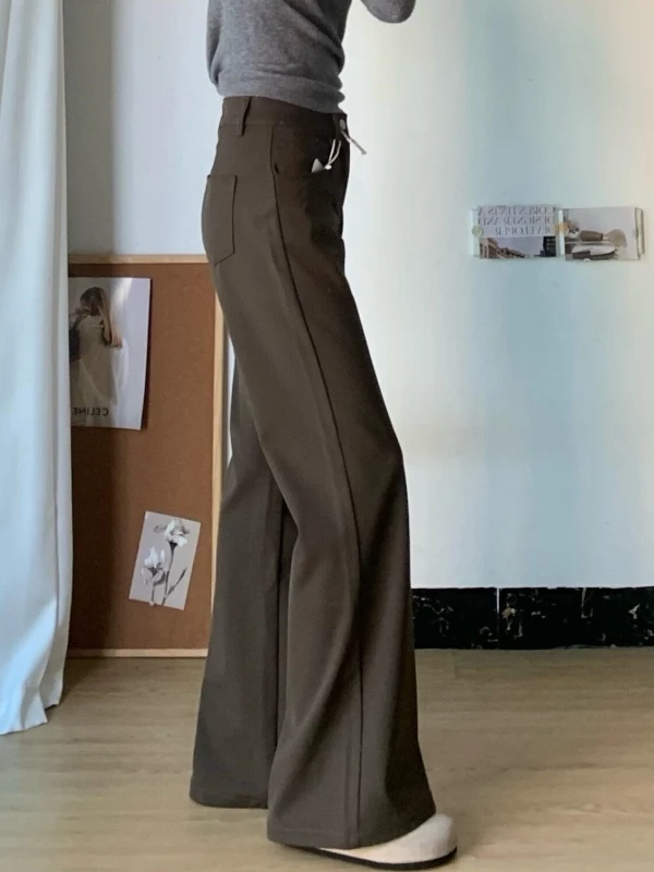 カーキパンツコーデを失敗させないためには、どんな色とスタイルがおすすめ？