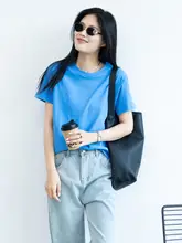 シンプルなデザインの純赤色Tシャツ【ワイド肩・ゆったりフィット・クルーネック・女性用】