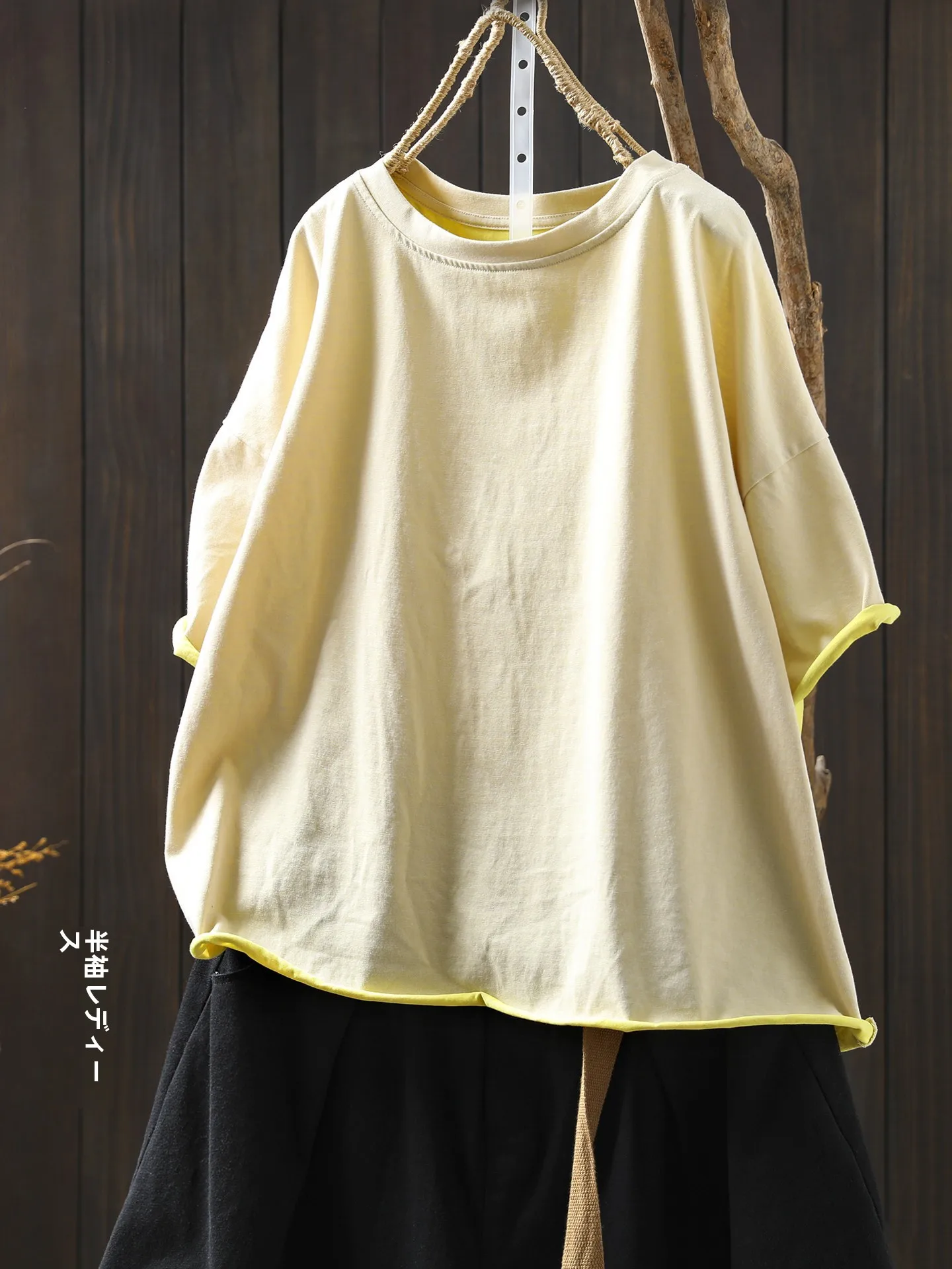 ゆるいTシャツはどんなもの？通勤や日常で活躍する「夏のカジュアル」を選ぶべきポイントとは？