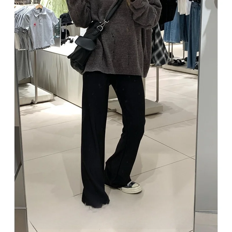 黒 プリーツパンツ どんな感じ？通勤からカジュアルまで、どんなシーンに使えるの？