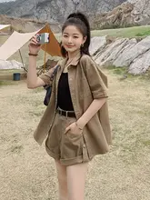 カーキ色のファッショナブルな女性用ワイドシャツとショートパンツ【夏用・韓国風・ゆったりサイズ・おしゃれ】（セットアップ対応）