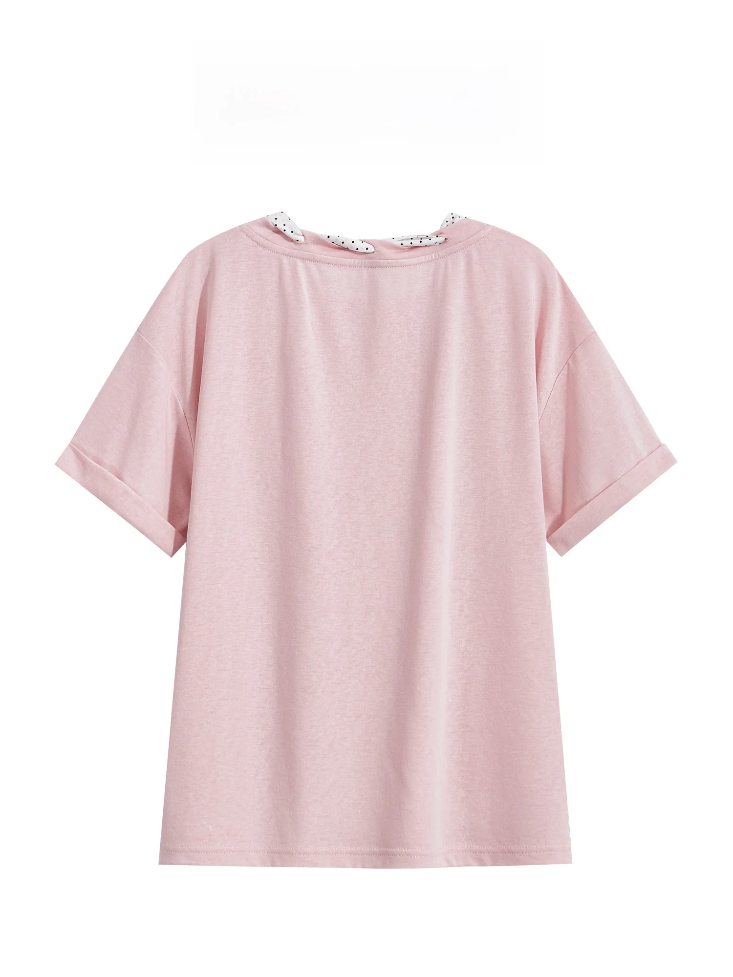 デザイン性に優れたファッションシルクスカーフ付きTシャツで、どうやって着こなすの？
