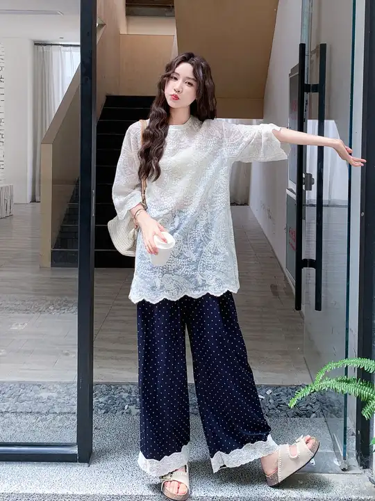 した雰囲気のレース付き軽やかTシャツ【夏用・カジュアル・ドット柄・ワイドパンツ】（セットアップ対応）