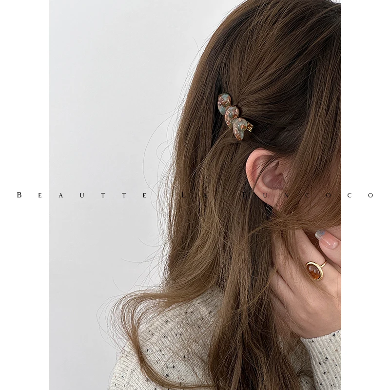 40歳の髪型に合うヘアアクセサリーは？ハート形アセテートヘアクリップが解決するリアルな悩み