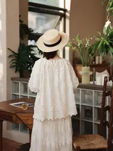刺繍入り フリルデザイン ブラウス【レトロ＆甘美・女性用・春夏向け】