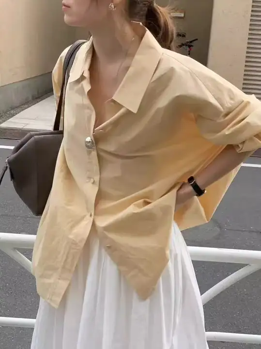 春のトレンド！明るい黄色のゆったり長袖シャツ【韓国風・ミニマルデザイン・カジュアルコーデ】
