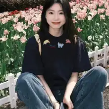 綿100%のダークブルー短袖Tシャツ【ルーズフィット・カジュアルデザイン・学院風】