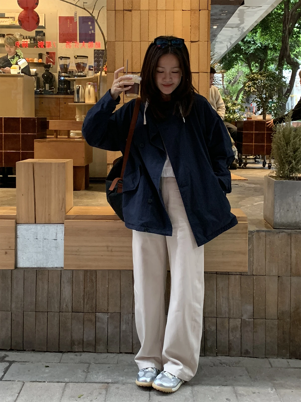40代の女性が選ぶ、デニムカーブタックパンツと違う「高腰デニムパンツ」は本当に必要？