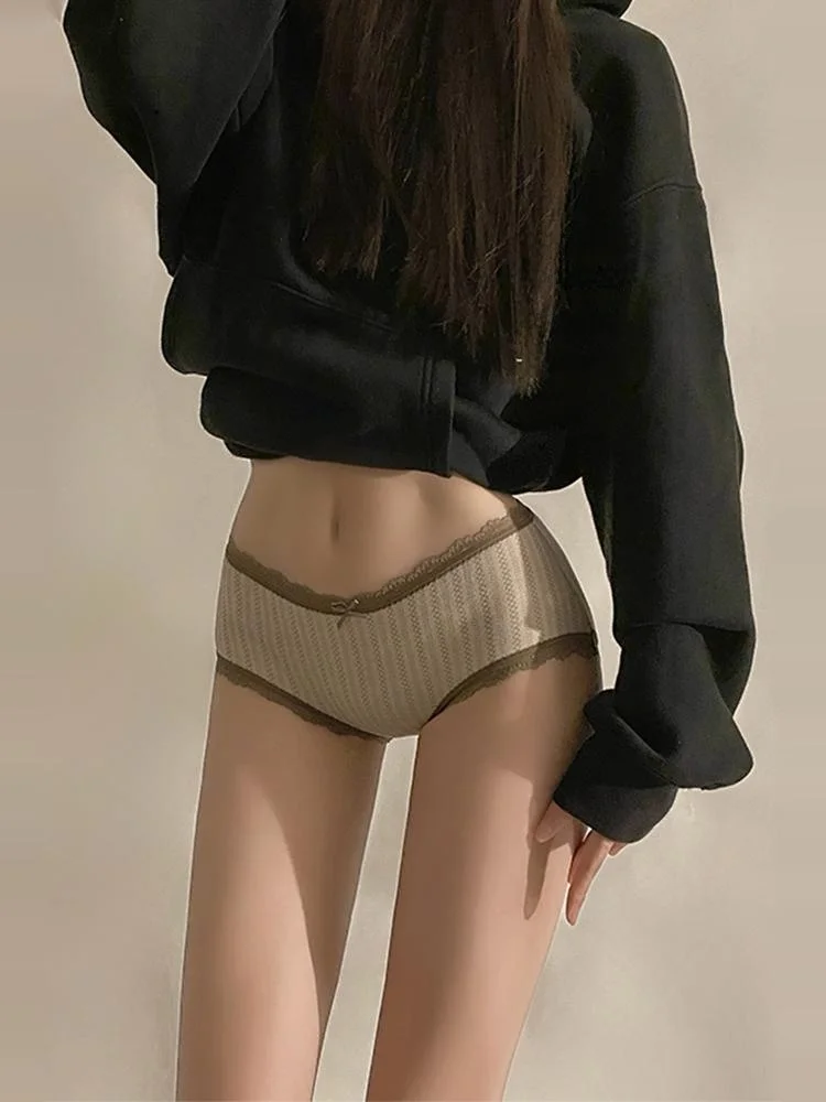 Tシャツズボンに入れるのに最適なアイテムは？実はこれひとつで解決できる