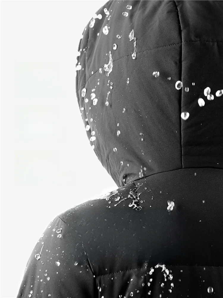 all weather parka とダウンジャケットの違いは？本当に雨の日にも着れるのか？