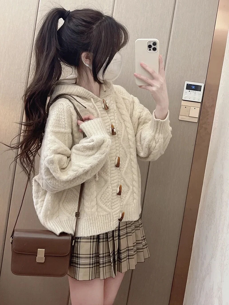 ニットカーディガン 女性 秋冬 ゆったり 使いやすい どんな色がおすすめか