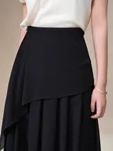デザイン性の高いブラックフレアスカート【不規則なプリーツ・シフォン素材・ロング丈】
