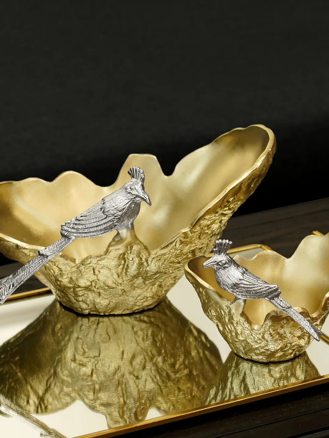 アートデザインのアルミ製鳥型収納プレート：サステナブルノベルティとしての実用性と環境配慮