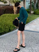 快適な白色ショートパンツ【カジュアル・膝下丈・ストレートデザイン】