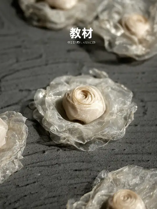 手作りの立体的なファabric花【子供用ドレス装飾・DIY用・胸花】