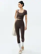 DCW フィットネス用タンクトップ【ショート丈・フラットネック・極上の柔らかさ・ブラ付き・ヨガやランニングに最適】
