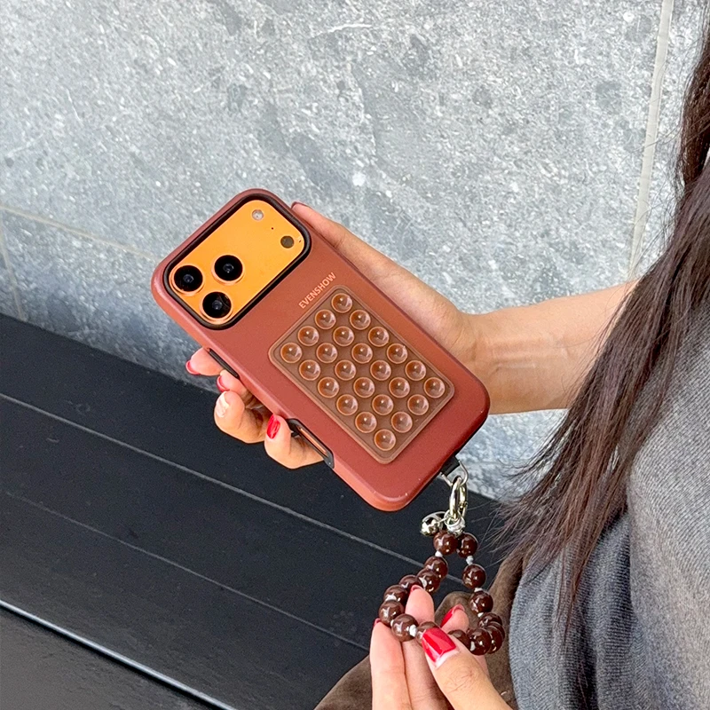 2026年スマホケースの流行は「小物のファッション」に？インスタ風のビーズチェーンケースが注目される理由