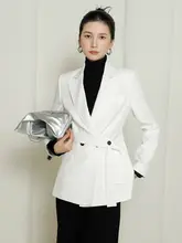 高級感のあるベルト付きホワイトジャケット【ウエストシェイプ・洗練されたデザイン】
