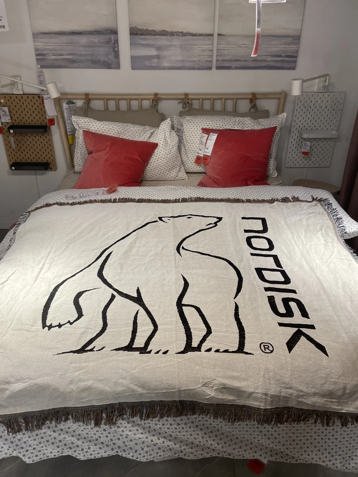 nordisk アウトドア用デコレーションブランケット：キャンプ・ソファに最適な北欧風ベリーベットカバー