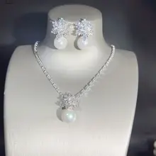 花嫁用華やか雪花デザイン大珠新婦用ネックレス＆イヤリング【ジルコニア装飾・結婚式や日常使いに最適】（セットアップ対応）