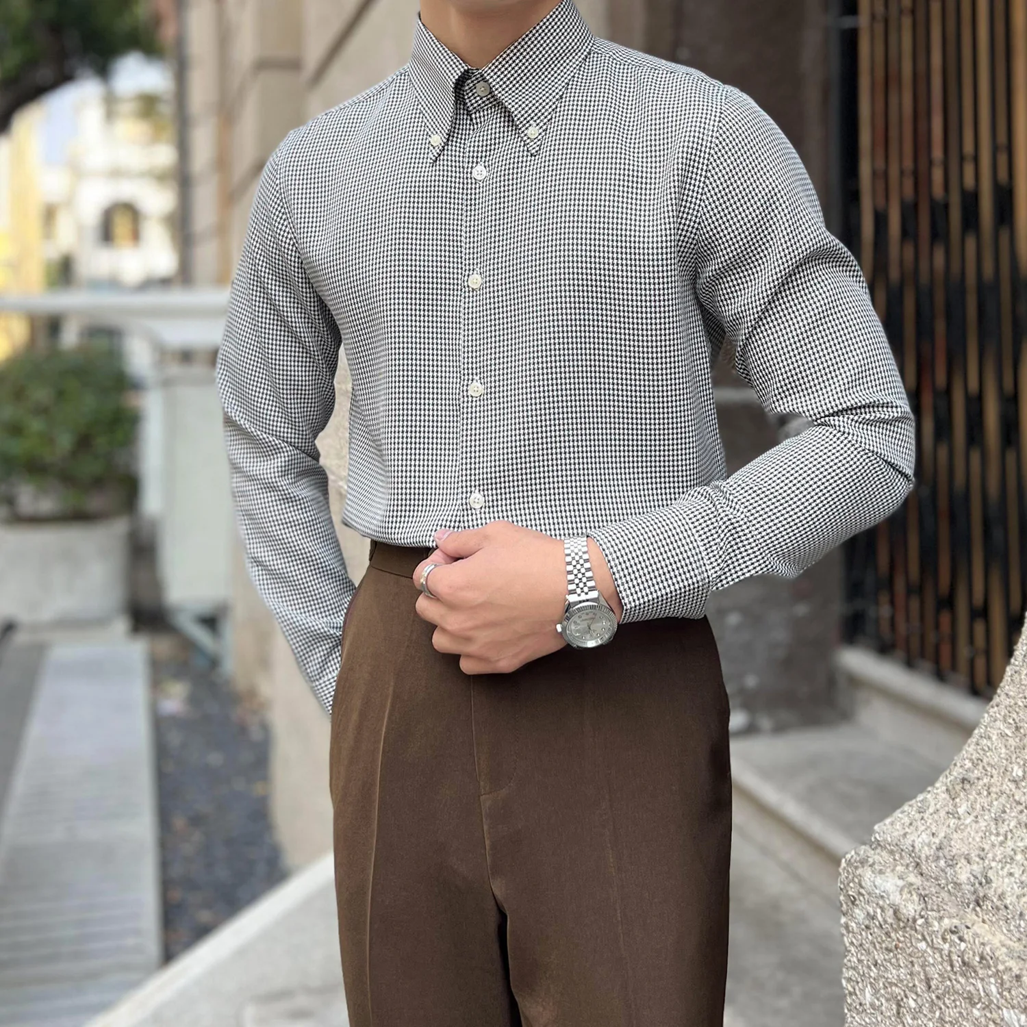 ボタンダウンシャツの特徴とは？大尖襟長袖シャツ【千鳥格子・免烫・スリムフィット】の実際の性能と使用シーン