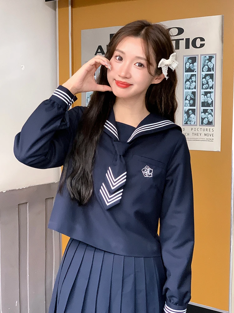 25度の日に着る大学生らしい服装は、JK風の制服がベスト？