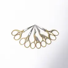 イタリア製 ハンドメイドデザインの金色はさみ【クジャク型・刺繍用・小型】