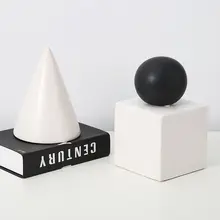 モダンなミニマリストデザイン！幾何学模様の黒白マット仕上げ陶器オブジェ