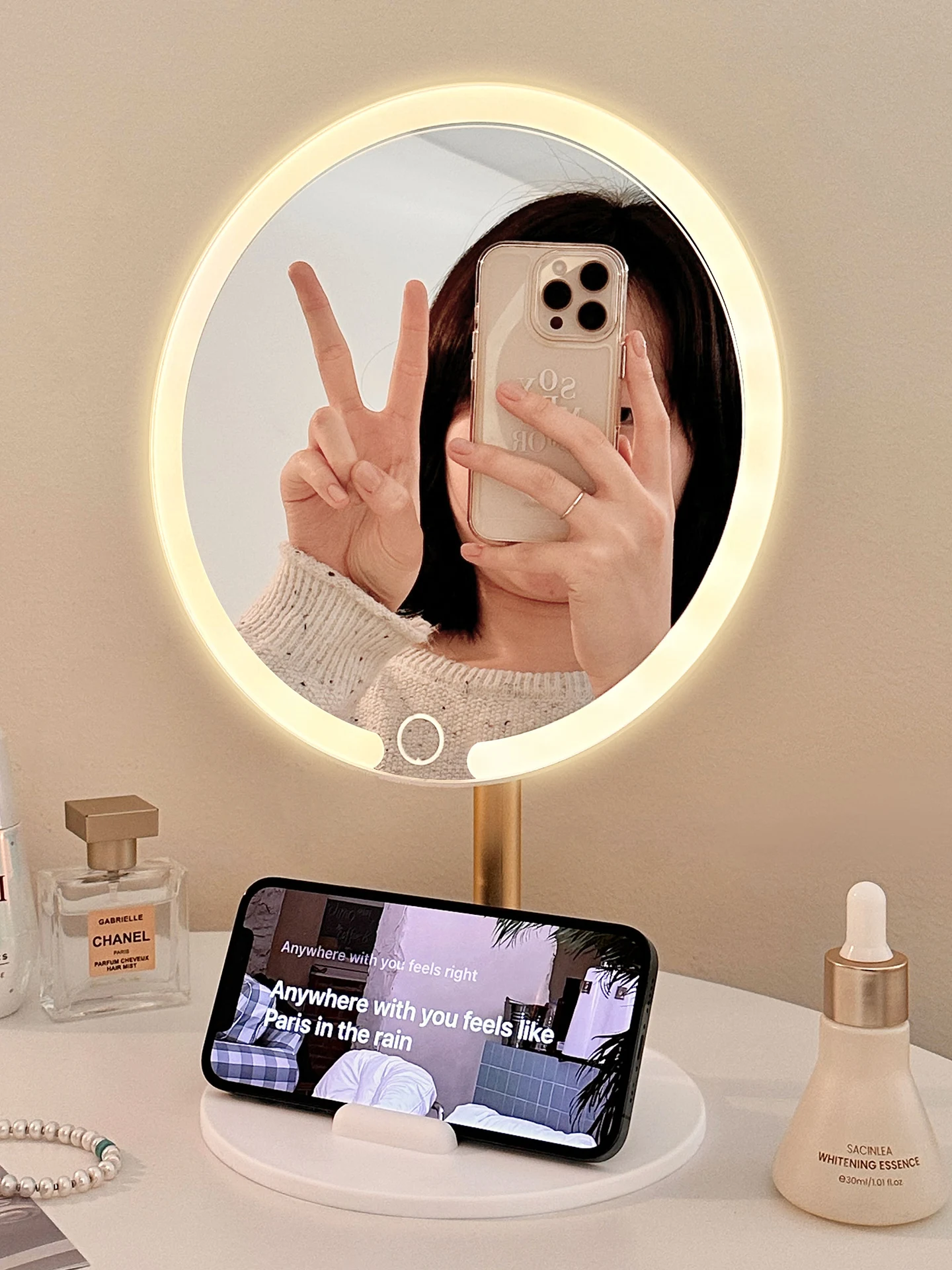 LED照明付き卓上化粧鏡：学生向けスタイリッシュデザインの実用性と使い勝手