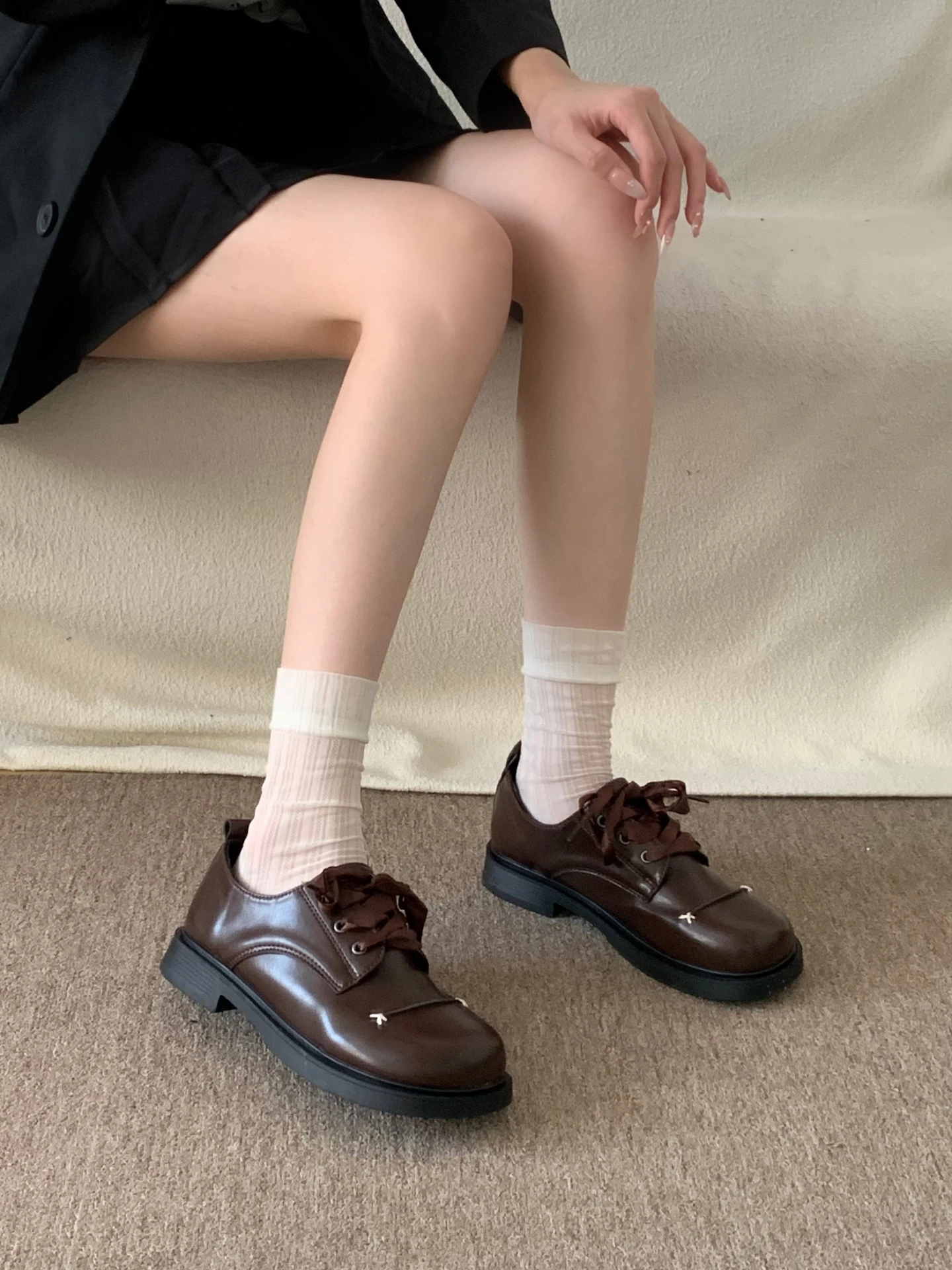 ローファー 春のトレンドとしてのフラットレザーシューズの実用性とシーン別適用